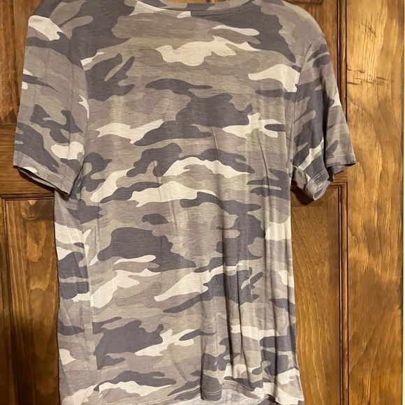 Camo shirt short sleeve soft size medium - Picture 3 of 3